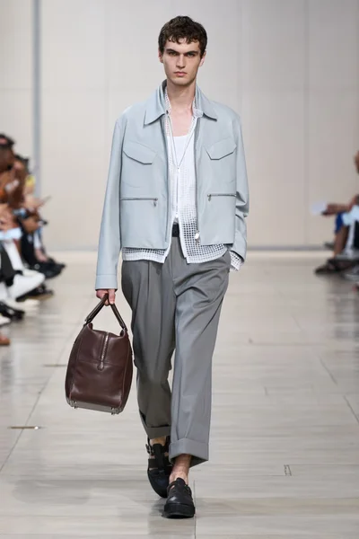 Look 3